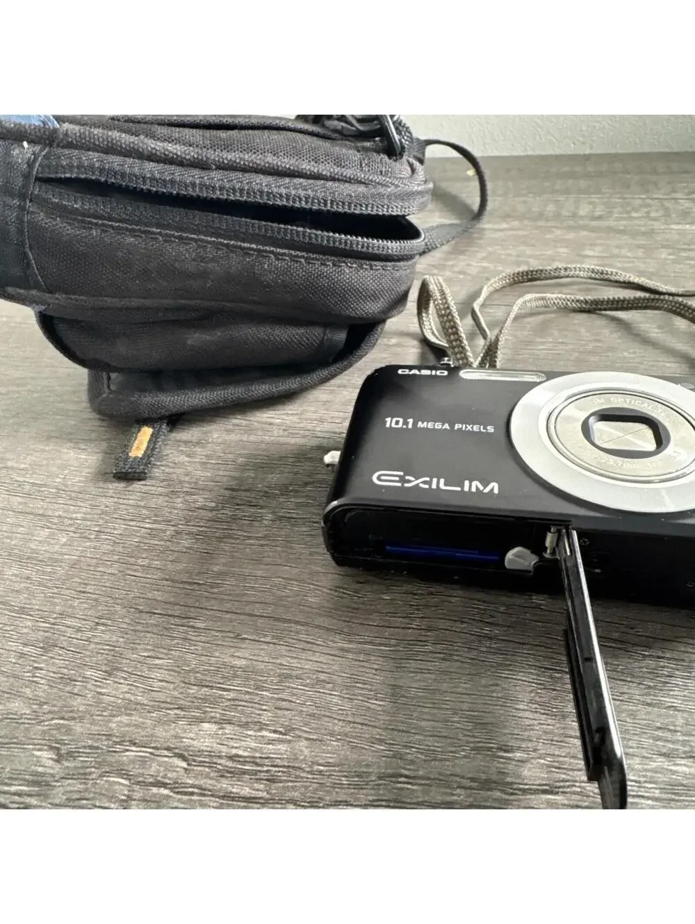 Casio EXILIM EX-Z29 3x Optical Zoom 10.1MP Digital Camera Black WITH BATTERY